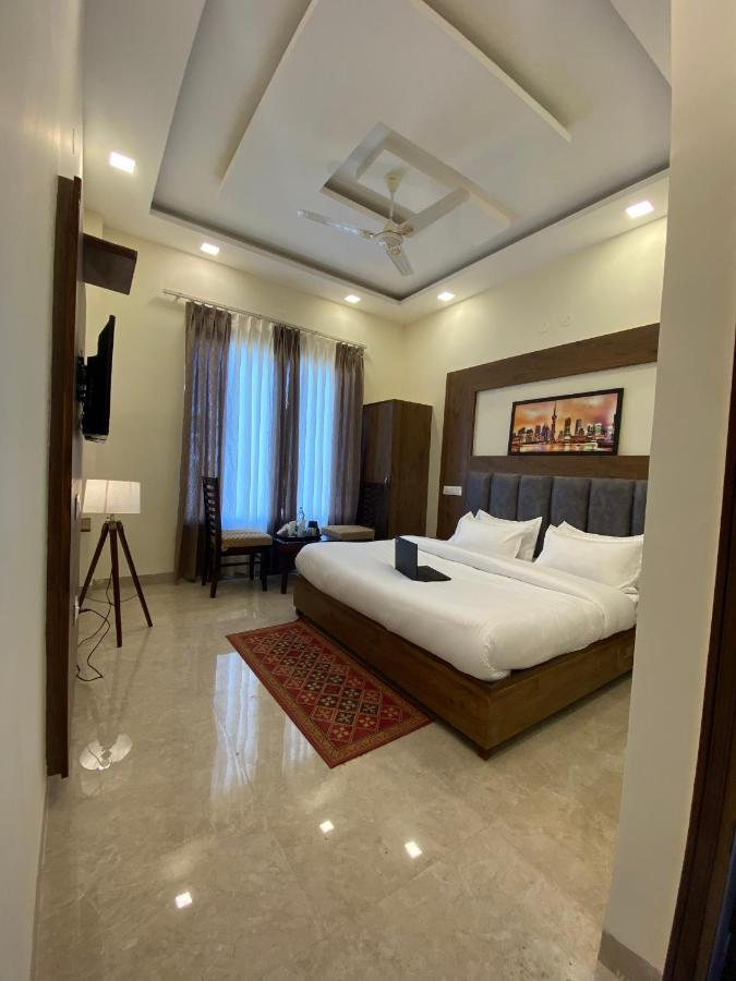 Hotel Woodlark Zirakpur - A Peaceful Stay Exterior foto
