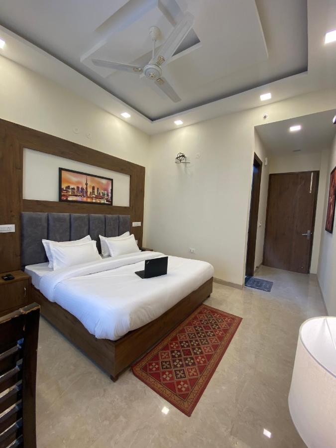 Hotel Woodlark Zirakpur - A Peaceful Stay Exterior foto