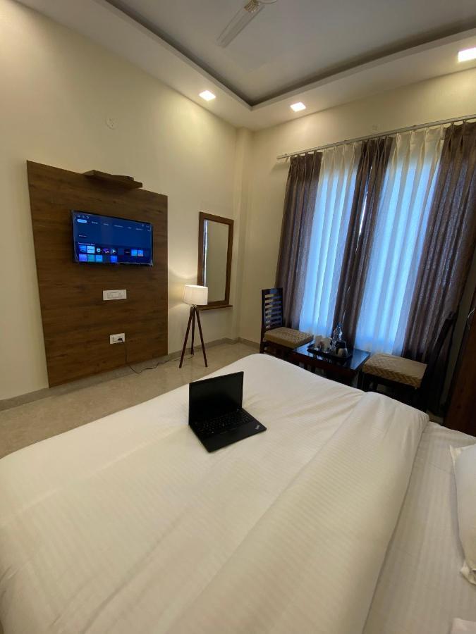 Hotel Woodlark Zirakpur - A Peaceful Stay Exterior foto