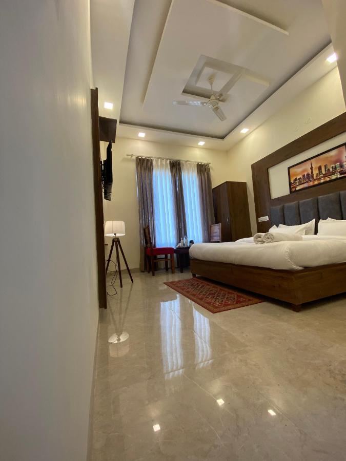 Hotel Woodlark Zirakpur - A Peaceful Stay Exterior foto